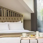 Hotel The 3*