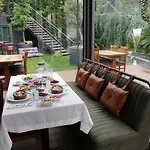 Hotel The 3*