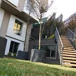 Hotel The 3*